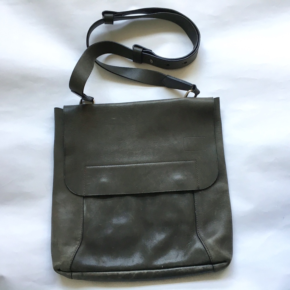Tumi Dark Grey Leather Crossbody Briefcase Laptop Bag Unisex Travel Office